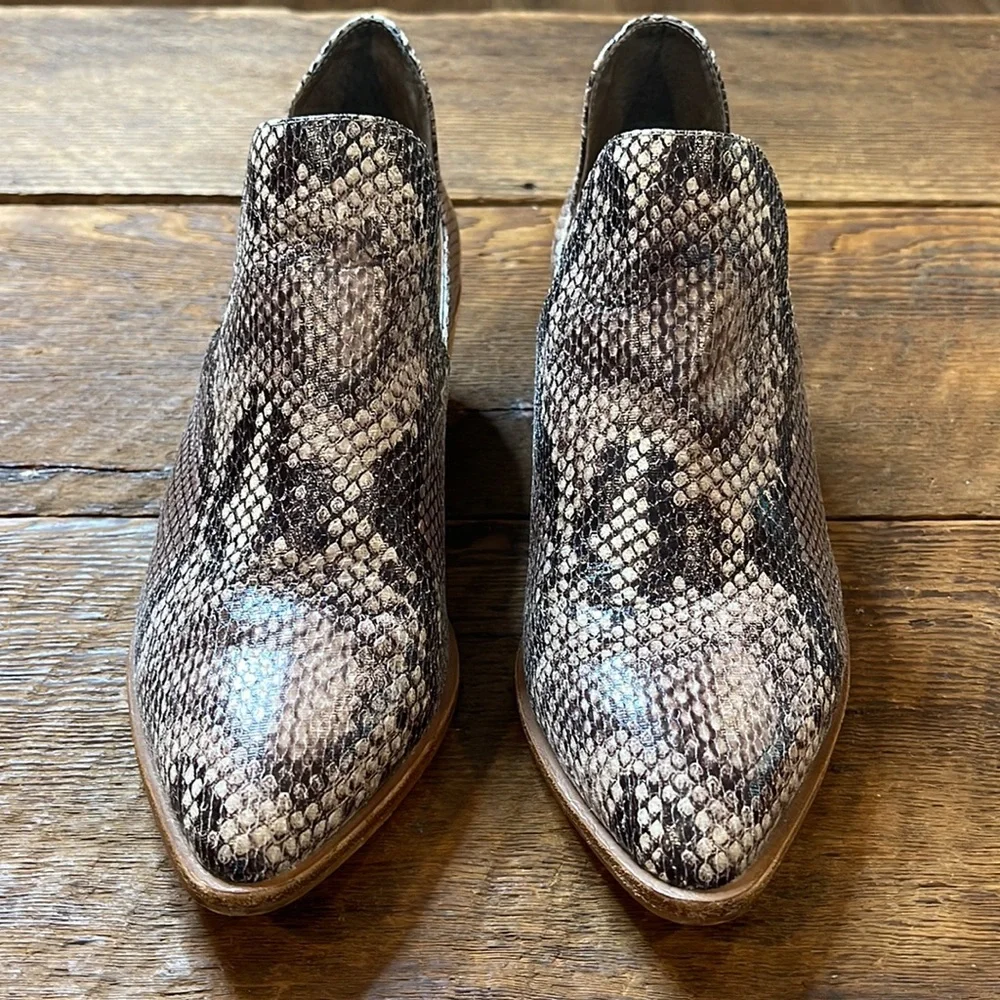 CHINESE LAUNDRY FOCUS SNAKE PRINT CUT OUT ANKLE BOOTIES